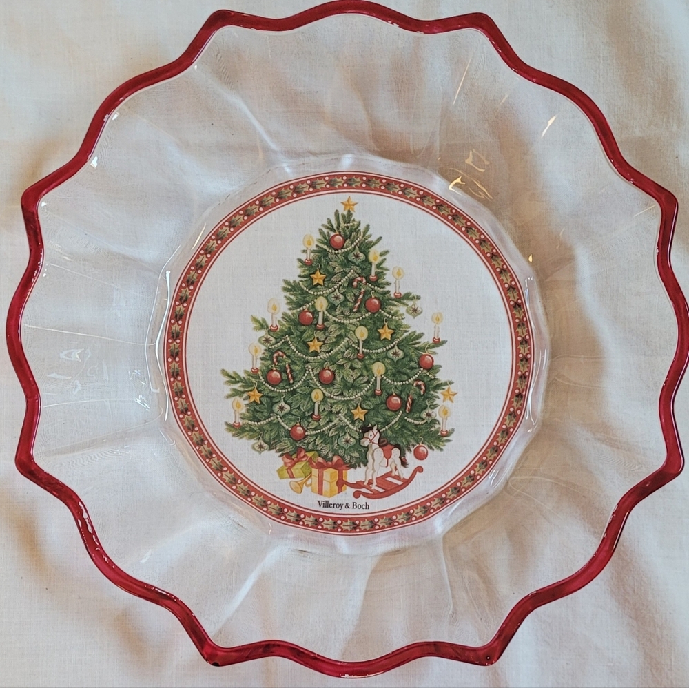 Villeroy & Boch Holiday Tree Glass Plate with Red Trim